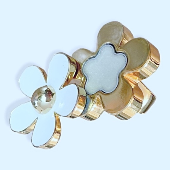 NEW IN BOX Marc Jacobs DAISY - Solid Perfume .02 Oz - Ring in Gold Pouch - Picture 3 of 8